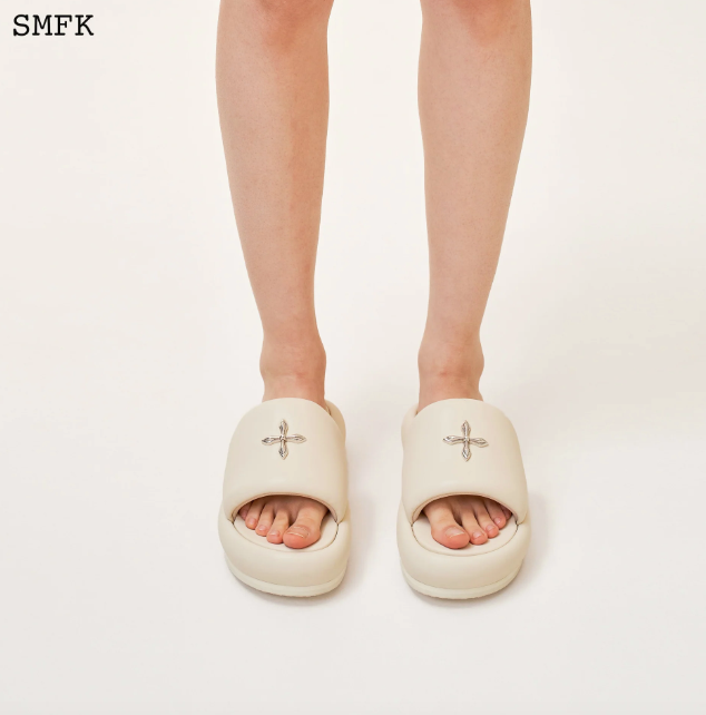 Compass Cross Classic White Slipper