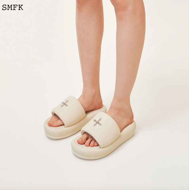Compass Cross Classic White Slipper