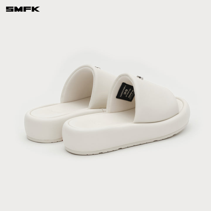 COMPASS BADGE CROSS SLIPPERS WOMEN'S SHOES SNOW MOUNTAIN WHITE