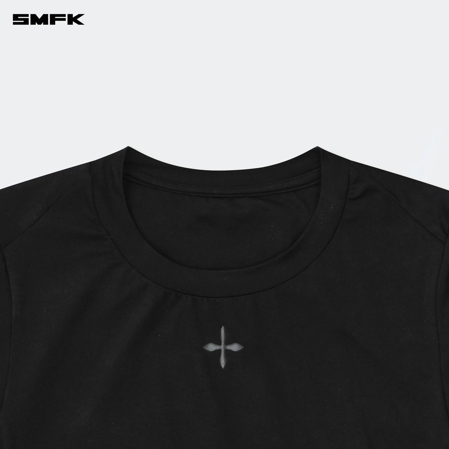 Compass Hug Skin-Tight Fitting Tee Black