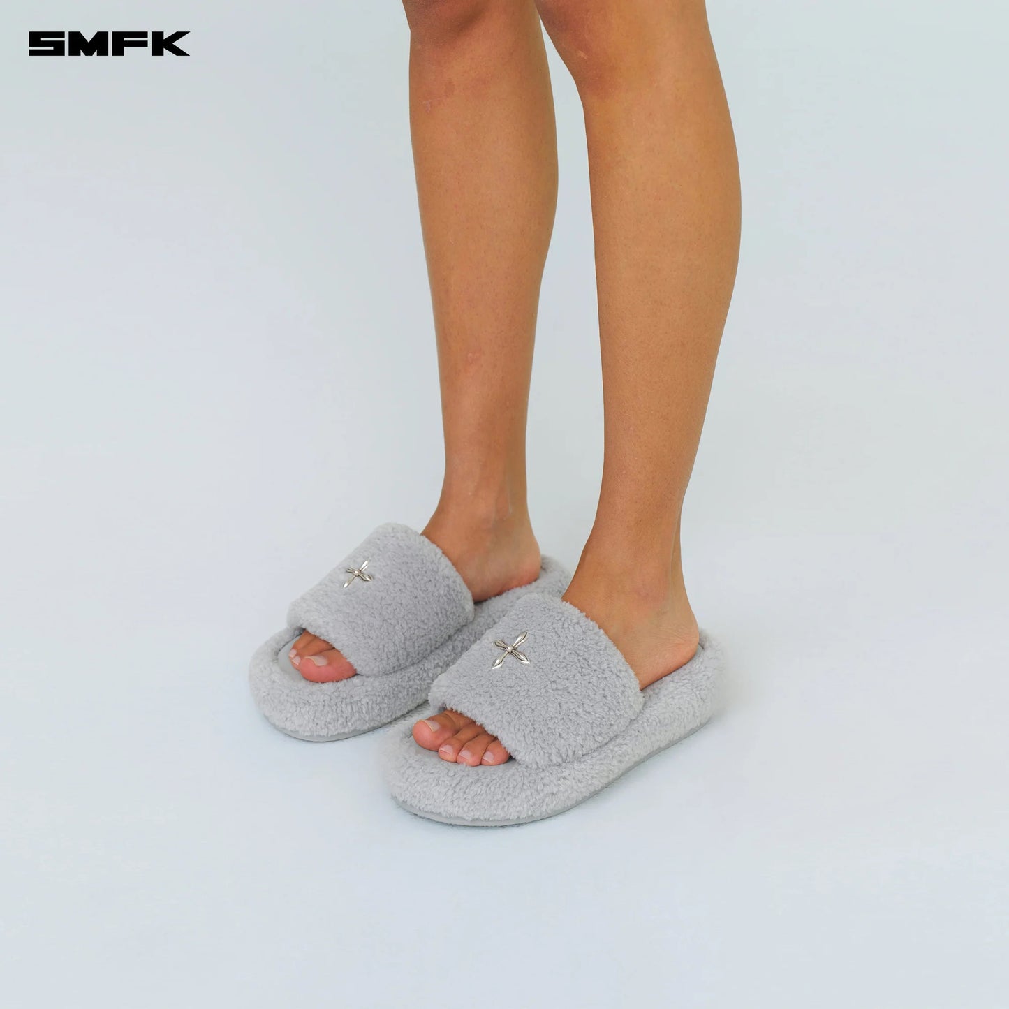 COMPASS WOOLLY CLASSIC FURRY SLIPPER IN GRAY