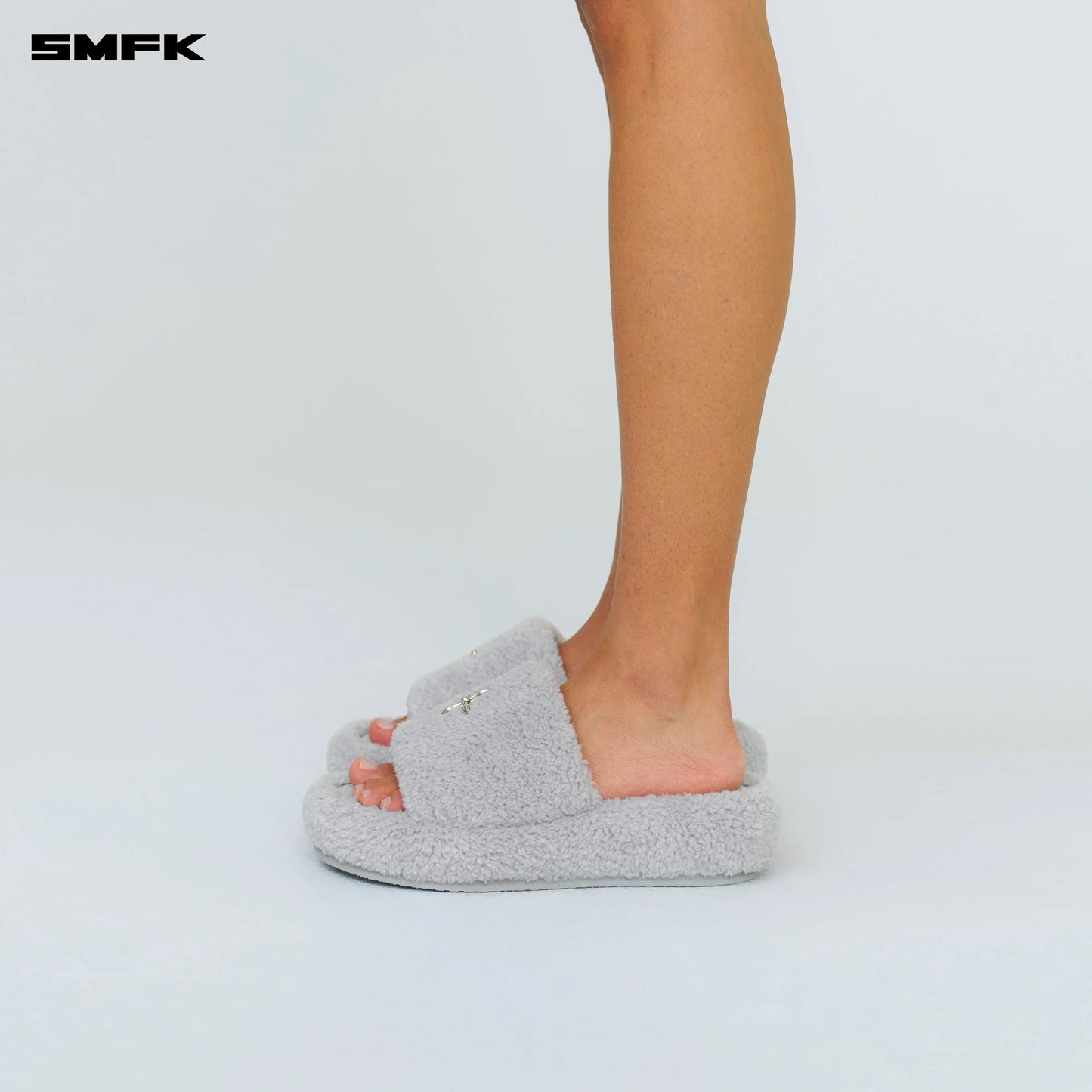 COMPASS WOOLLY CLASSIC FURRY SLIPPER IN GRAY