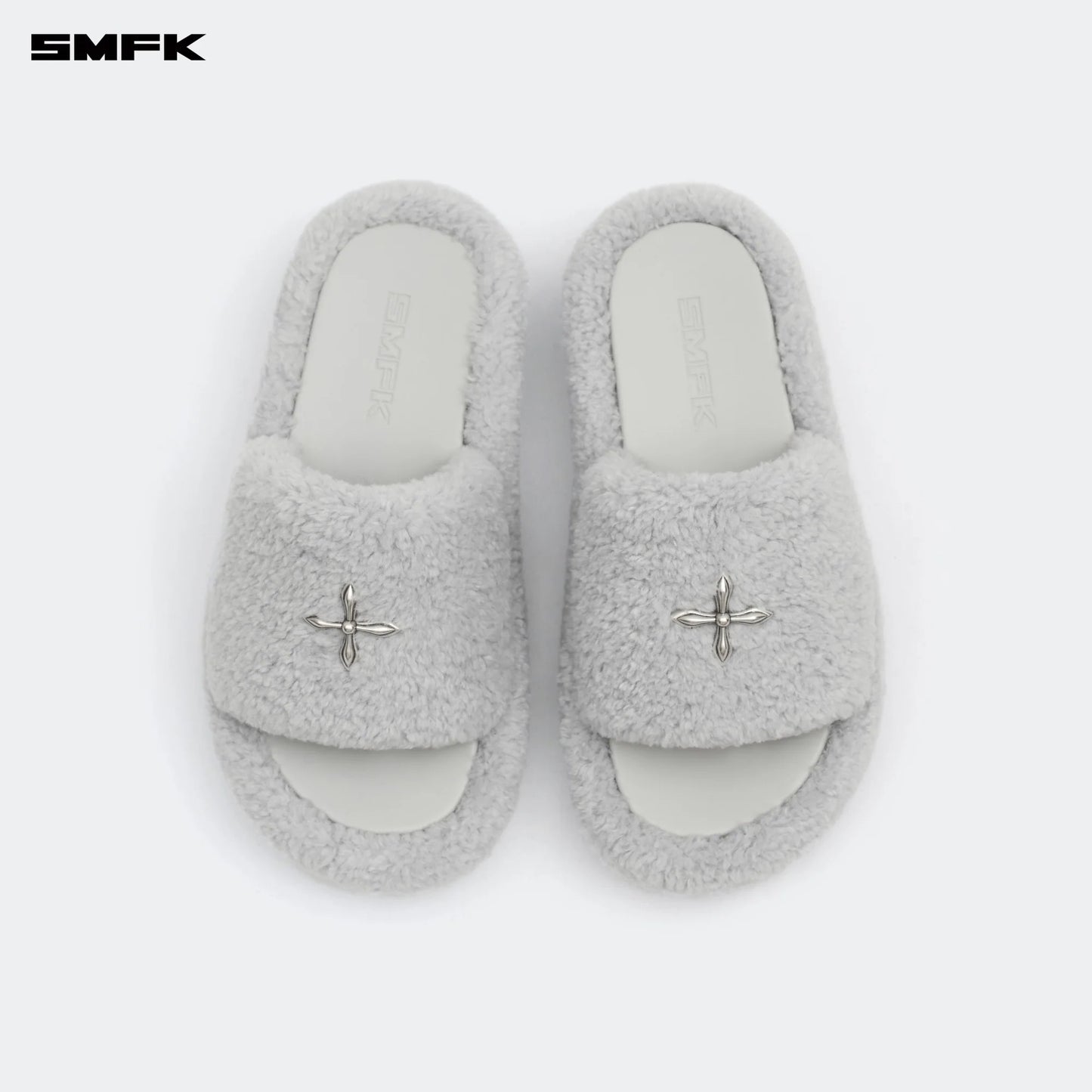 COMPASS WOOLLY CLASSIC FURRY SLIPPER IN GRAY