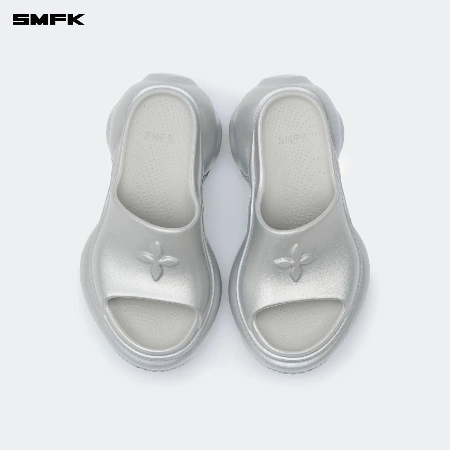 COMPASS WAVE HIGH-HEEL BUMPER SANDALS IN SILVER