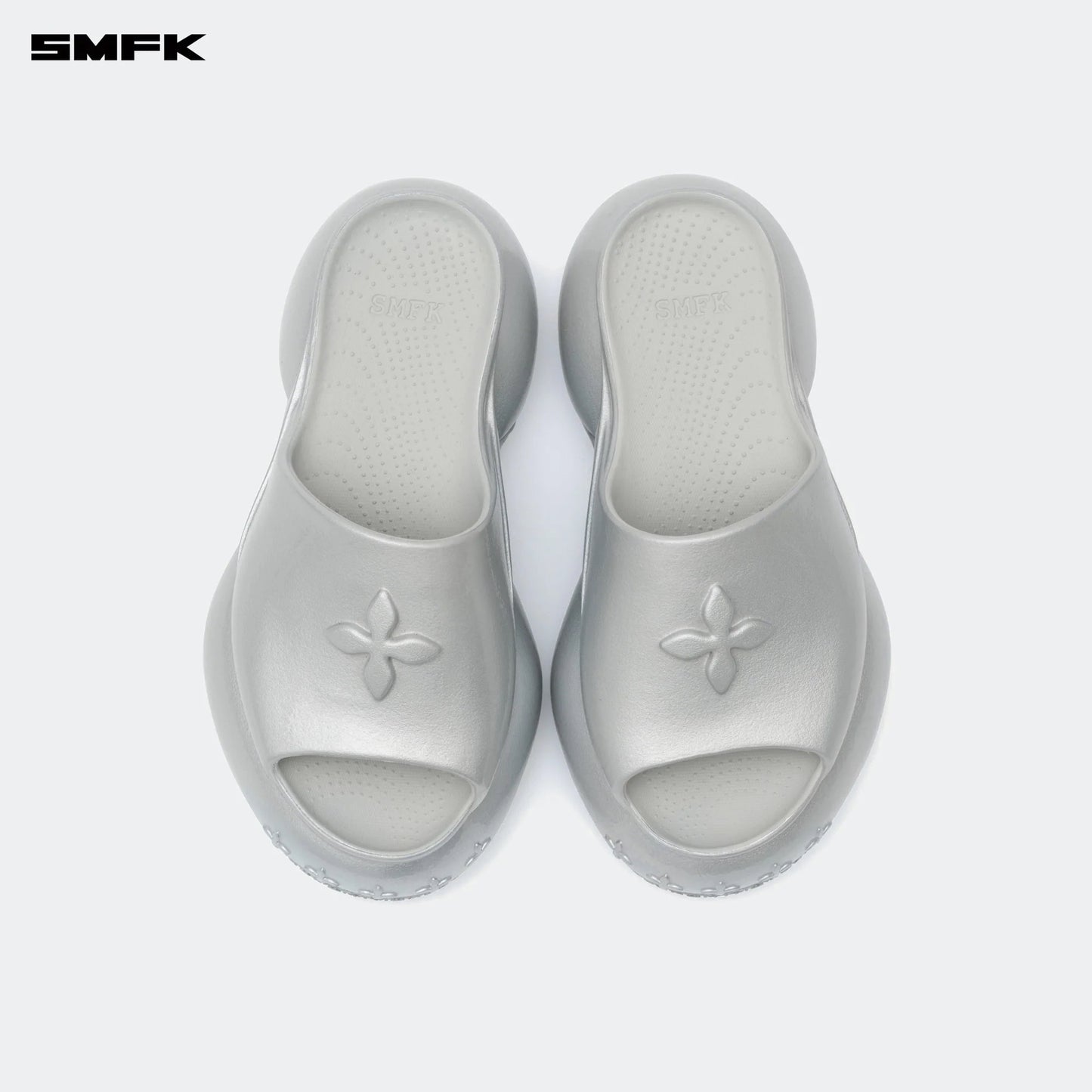 COMPASS WAVE PLATFORM BUMPER SANDALS IN SILVER