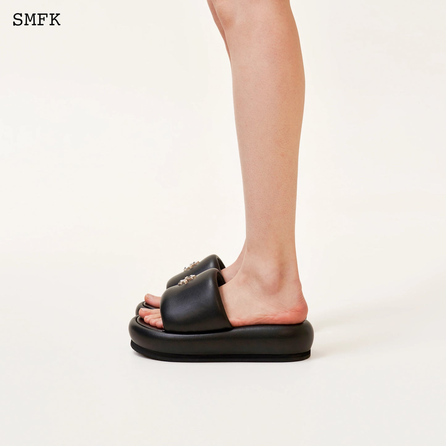 Compass Cross Classic Slippers Black