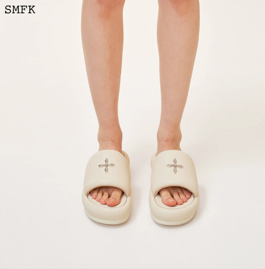 Compass Cross Classic White Slipper
