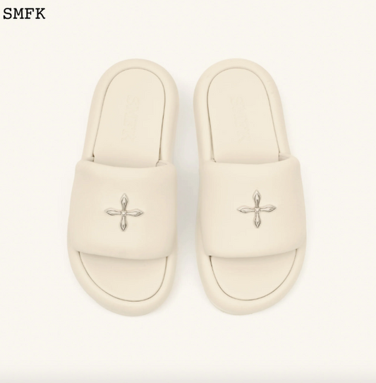 Compass Cross Classic White Slipper