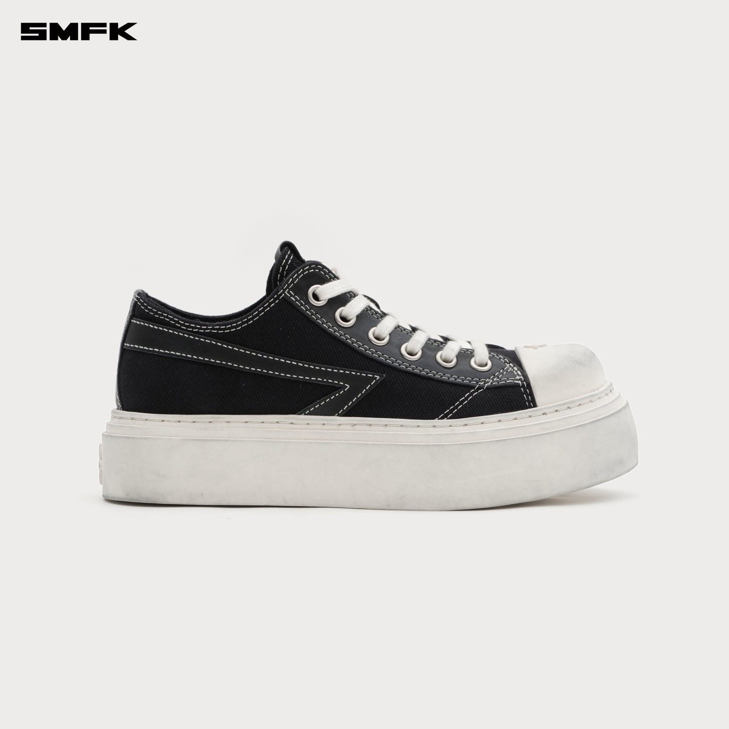 COMPASS METEOR ROVE LOW-TOP SNEAKER IN BLACK