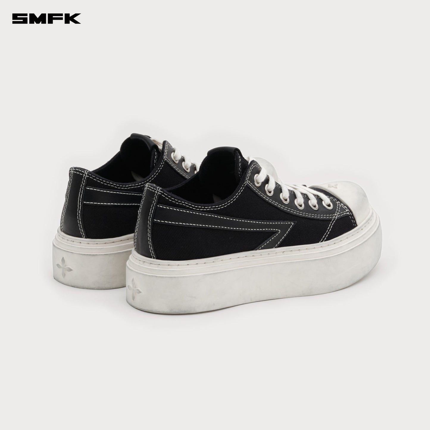 COMPASS METEOR ROVE LOW-TOP SNEAKER IN BLACK