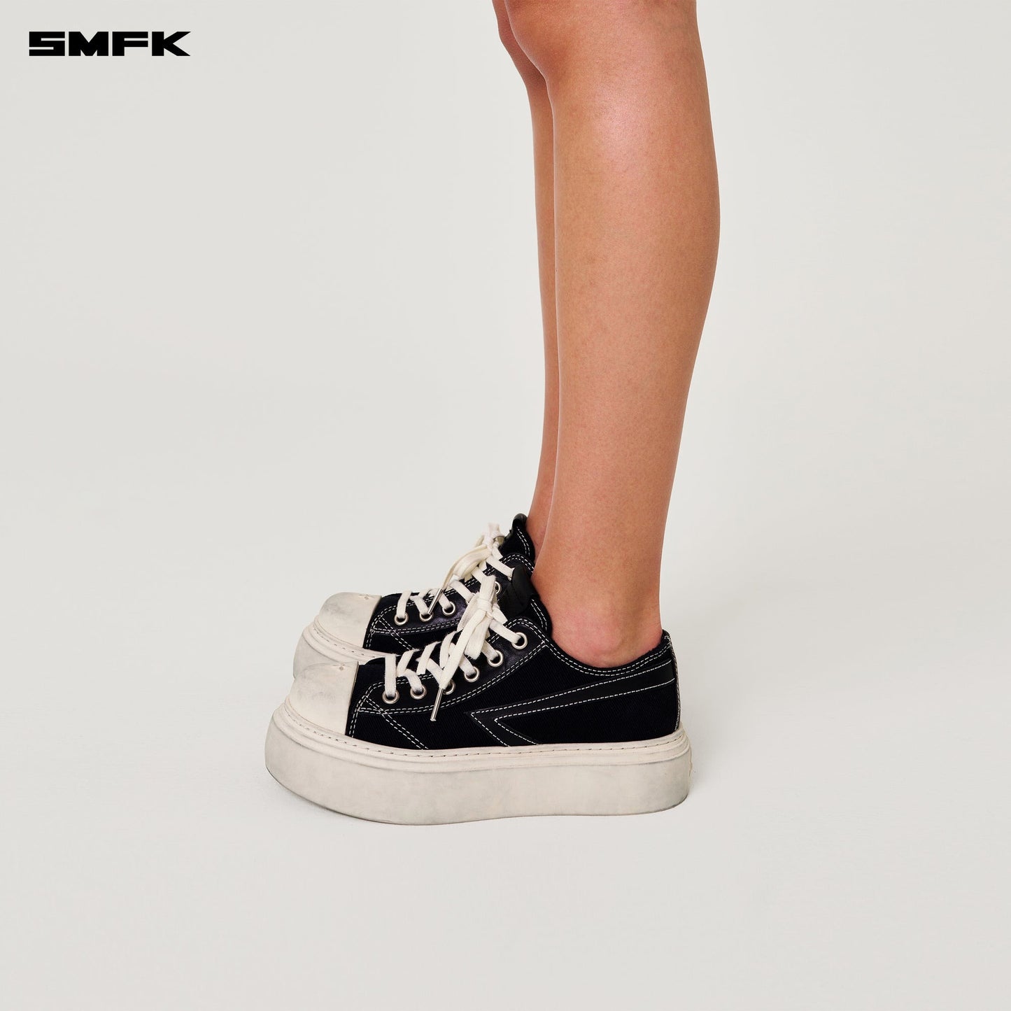 COMPASS METEOR ROVE LOW-TOP SNEAKER IN BLACK