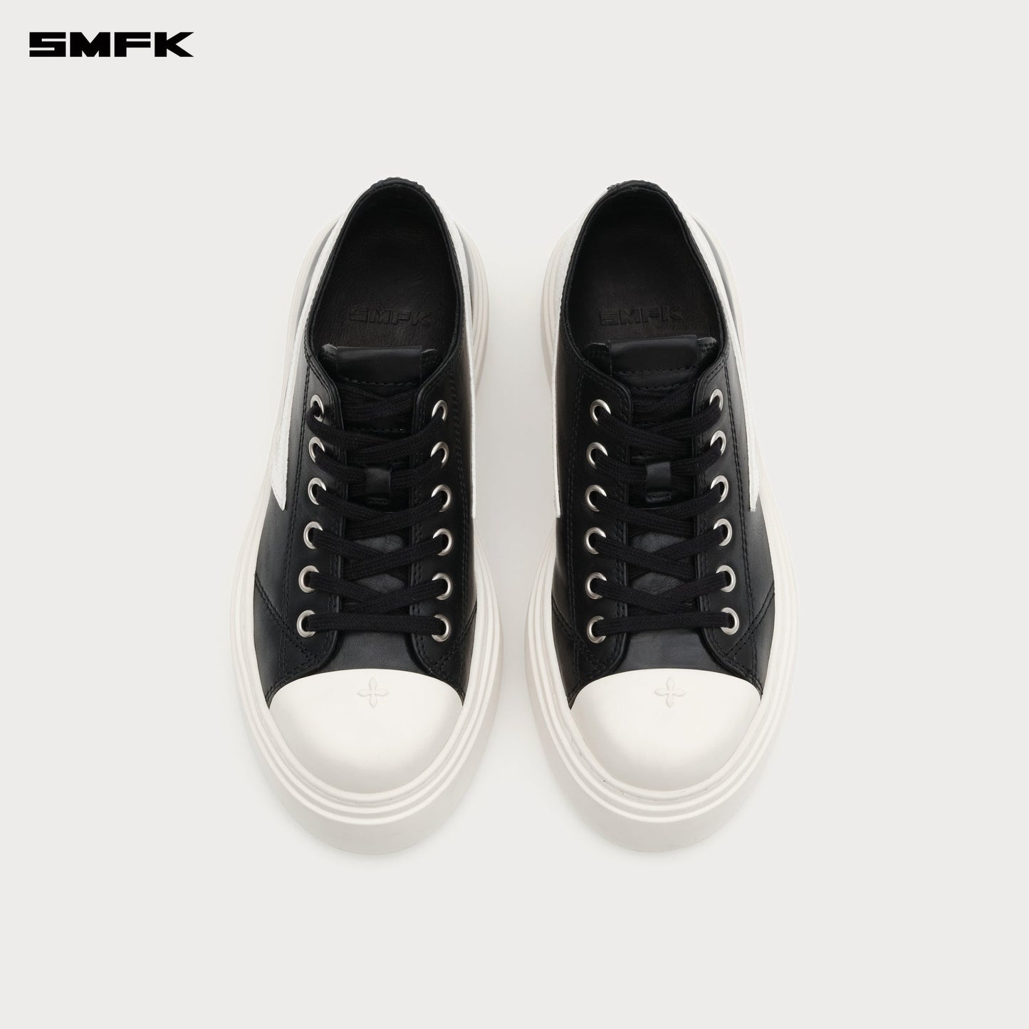 COMPASS METEOR ROVE LOW-TOP SNEAKER BLACK AND WHITE