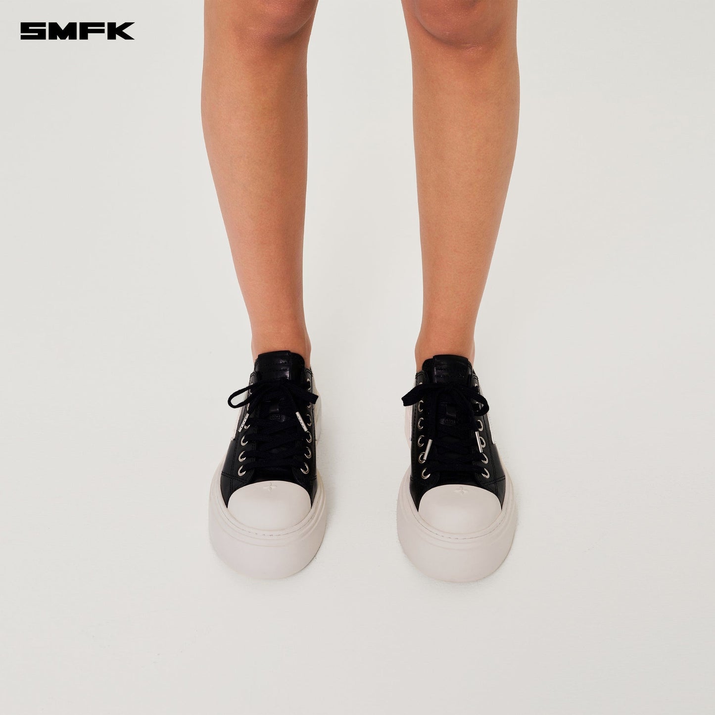 COMPASS METEOR ROVE LOW-TOP SNEAKER BLACK AND WHITE