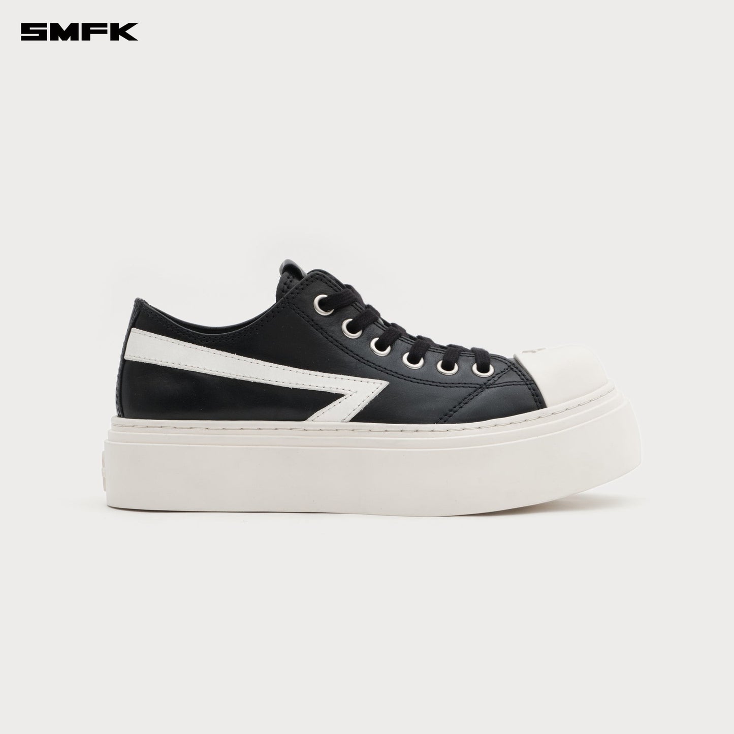 COMPASS METEOR ROVE LOW-TOP SNEAKER BLACK AND WHITE