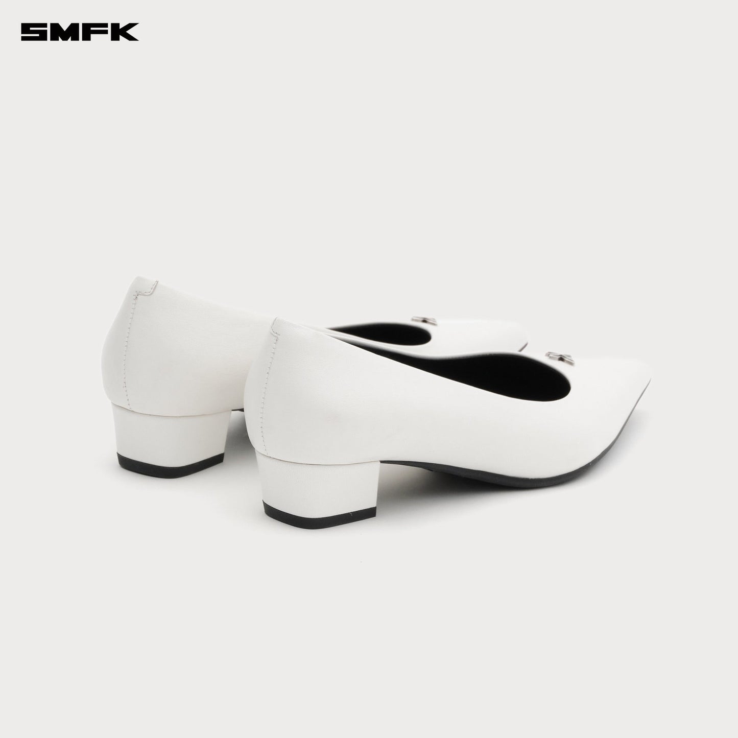 COMPASS RIVET CLASSIC LOW HEELS 3CM IN WHITE