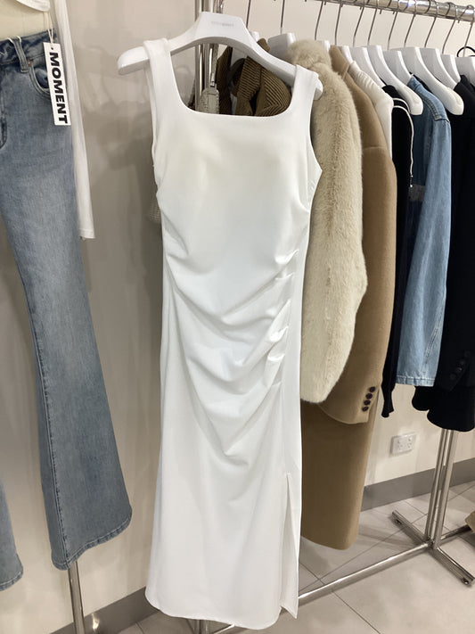 褶皱吊带连衣裙带胸垫