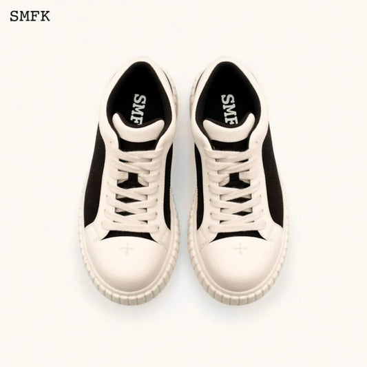 SMFK COMPASS HUG SKATER SHOES BLACK AND WHITE