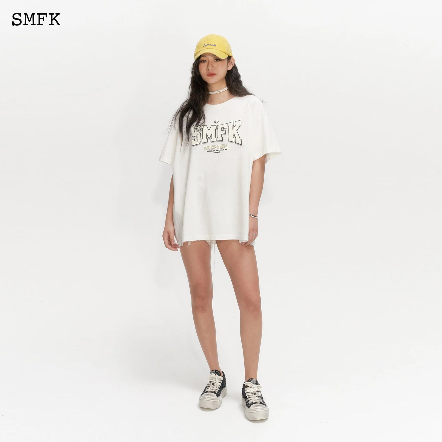 Oversized Model White T-shirt