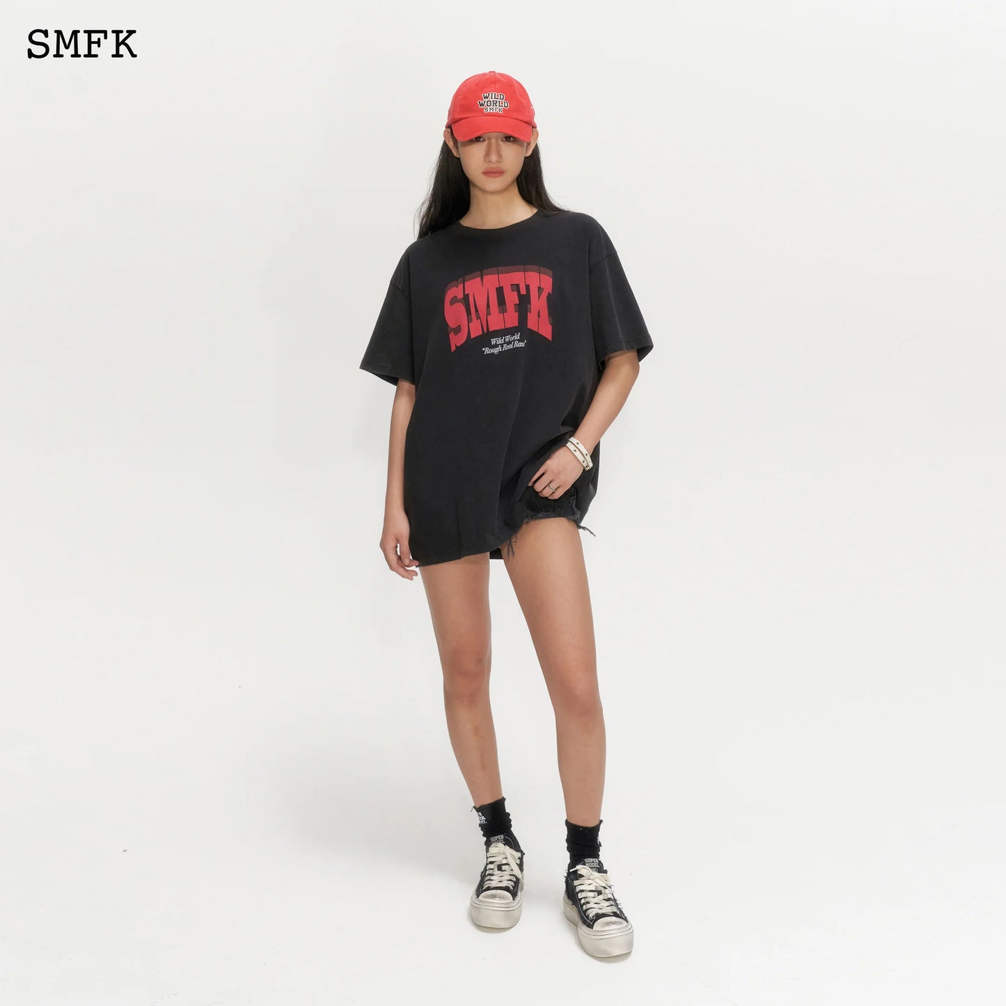 Oversized Model Black T-shirt
