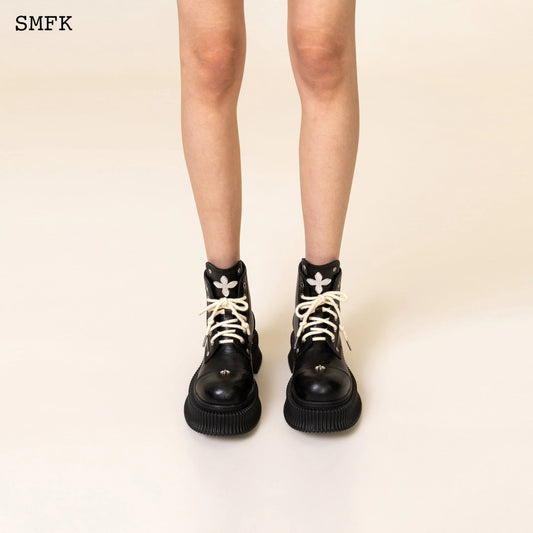 Compass Classic Desert Boots In Black