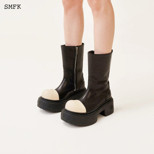 SMFK COMPASS RIDER LOW BOOTS IN BLACK AND WHITE