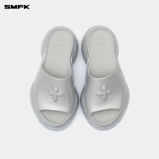 COMPASS WAVE PLATFORM BUMPER SANDALS IN SILVER