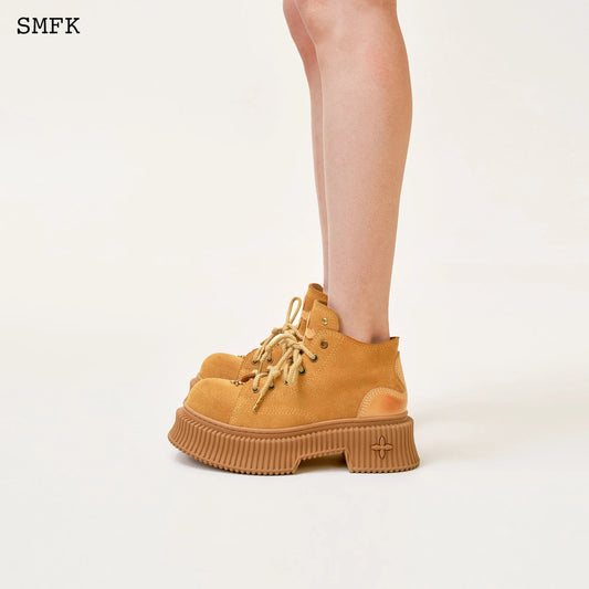 SMFK COMPASS CROSS LOW-TOP GINGERBREAD DESERT BOOTS