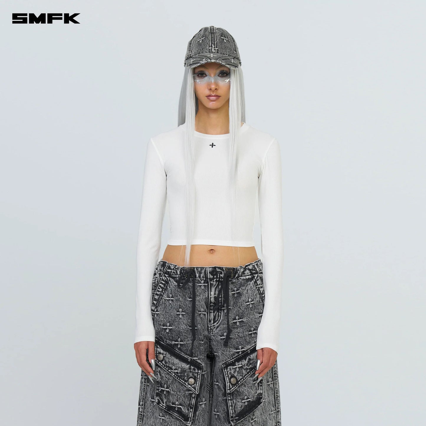 SMFK COMPASS HUG TIGHT SPORTS TOP IN WHITE