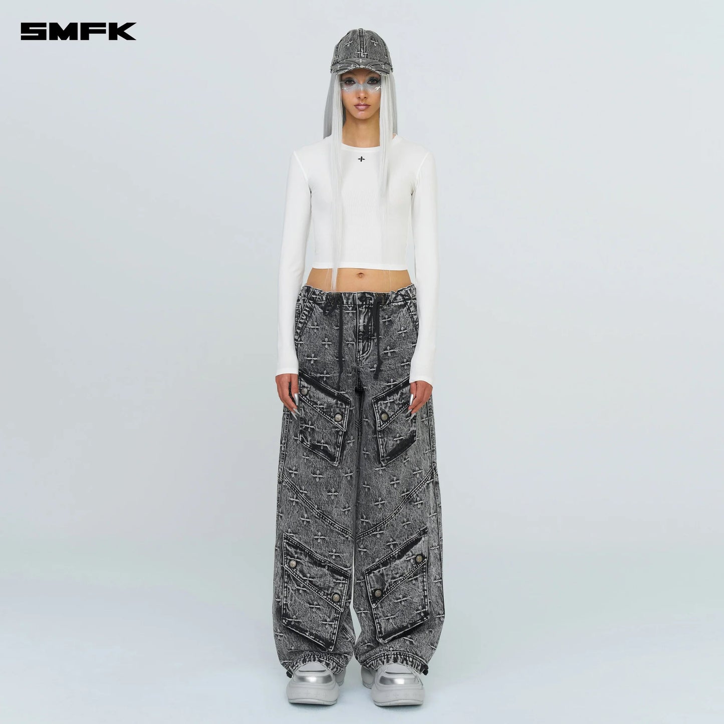 SMFK COMPASS HUG TIGHT SPORTS TOP IN WHITE