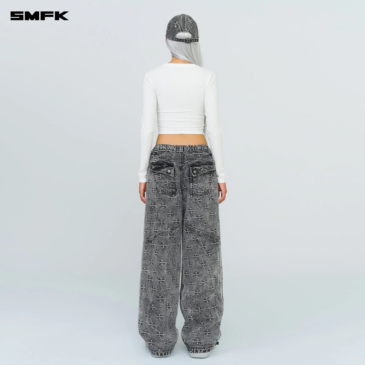 SMFK COMPASS HUG TIGHT SPORTS TOP IN WHITE