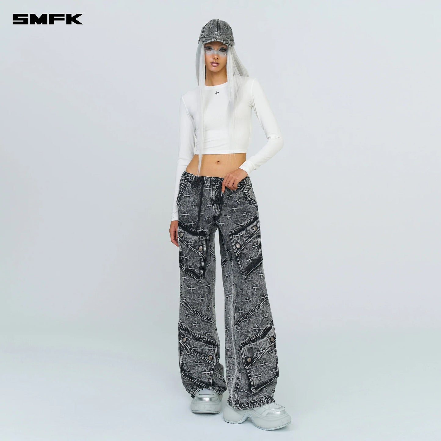 SMFK COMPASS HUG TIGHT SPORTS TOP IN WHITE
