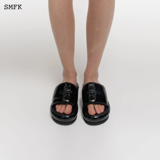 Compass Black Balloon Slippers