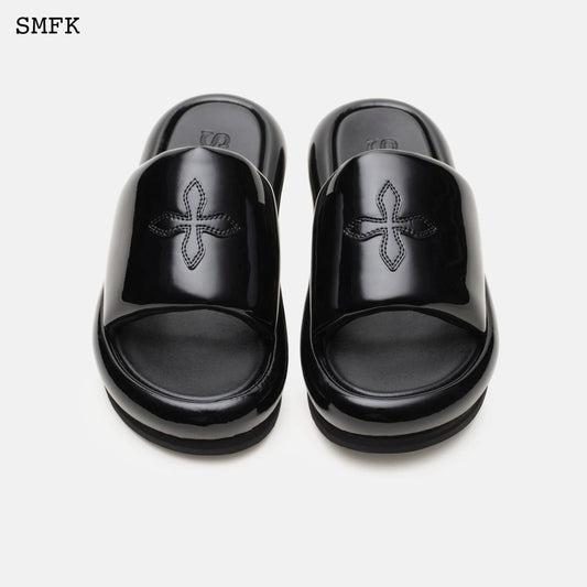 Compass Black Balloon Slippers